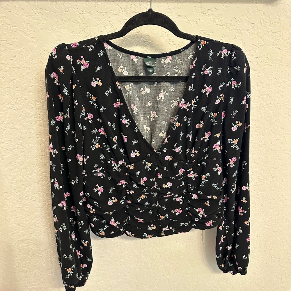 Large Floral Fitted Sleeve Crop Top
